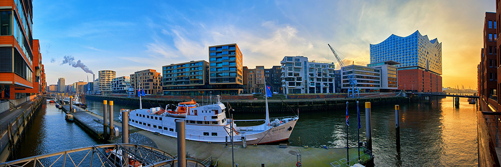 Hamburg Sandtorhafen und Elbphilharmonie - Bild auf Leinwand, Acrylglas, Alu-Dibond 