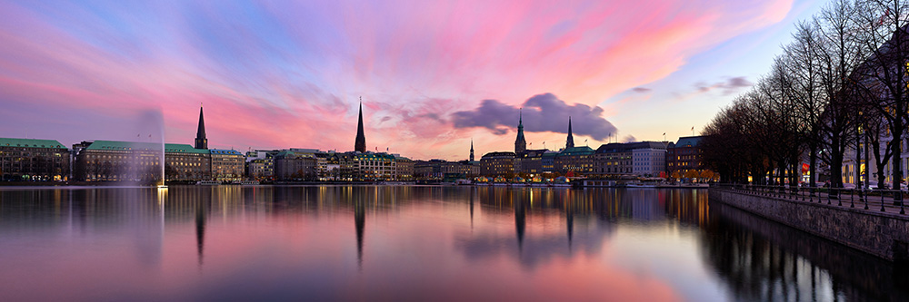 Binnenalster Hamburg im Abendrot - Panoramabild auf Leinwand, Acrylglasbild, Poster, Fotodrucke in Galeriequalität 