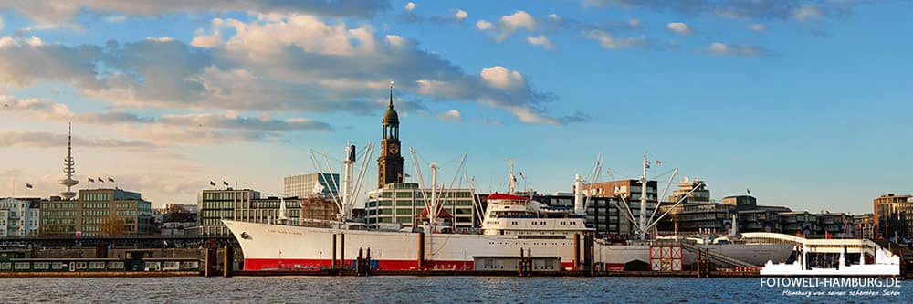Hamburger Hafen Bild auf Leinwand - Cap San Diego und Michel Panorama