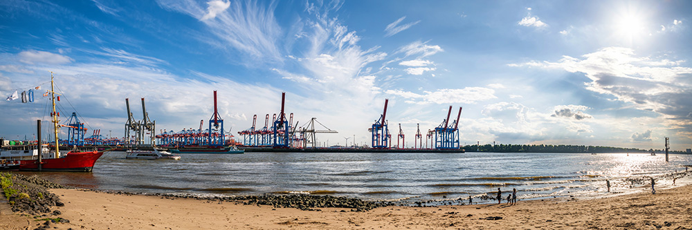 Elbstrand Panorama - Hamburgbild auf Leinwand, Acrylglas oder als Poster