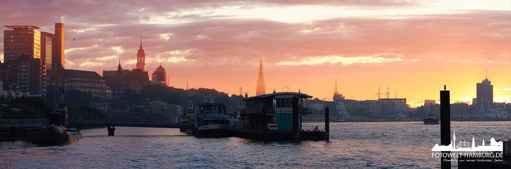 Hamburger Hafen - Bild auf Leinwand - Hamburg erwacht