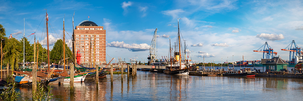 Museumshafen Övelgönne Panorama - Hamburg Bild auf Leinwand, Acrylglas oder als Poster
