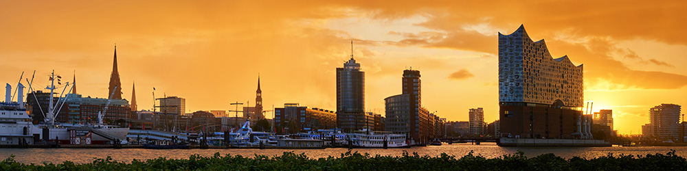 Hamburg Sonnenaufgang hinter der Elbphilharmonie - Bild auf Leinwand, Acrylglasbild, Poster, Fotodrucke in Galeriequalität 