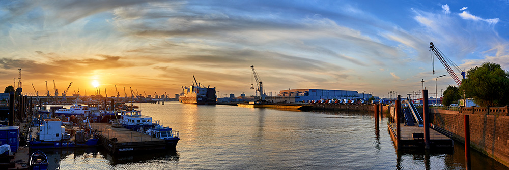Hamburger Hafen Panorama bei Sonnenuntergang - Bild auf Leinwand
