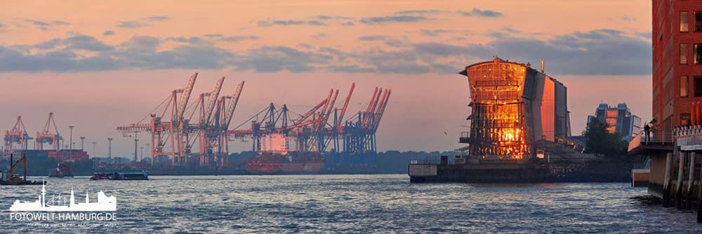 Hamburger Hafen Bild auf Leinwand - Morgens am Fischmarkt