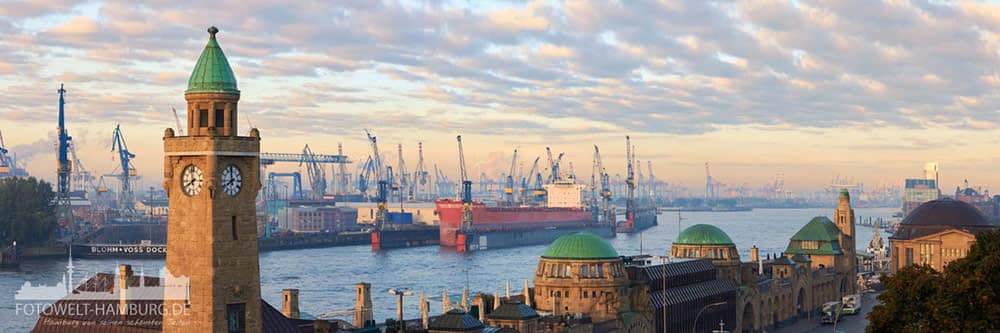 Hamburger Hafen - Bild auf Leinwand - Morgens an den Landungsbrücken