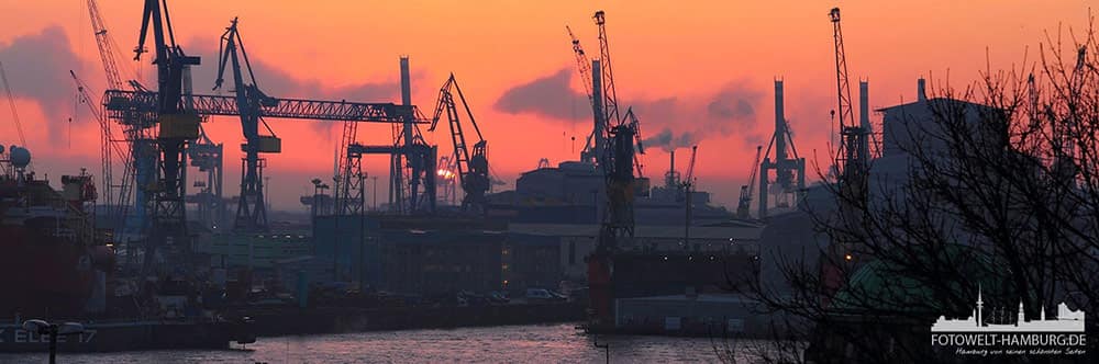Abendrot im Hamburger Hafen - Bild auf Leinwand