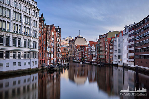  Hamburg Abend am Nikolaifleet - Bild auf Leinwand 