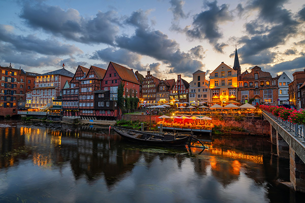 Abend am Stintmarkt - Bild auf Leinwand, Acrylglas oder als Poster