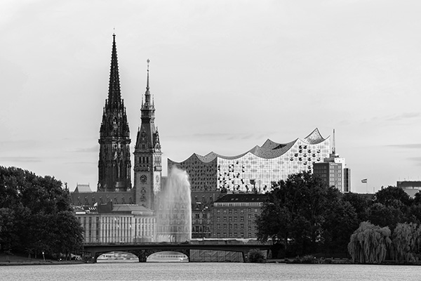 Blick über die Außenalster (SW-Version) - Hamburg Schwarzweiss-Foto auf Leinwand, Acrylglas, Alu-Dibond, Akustikbild oder als Poster