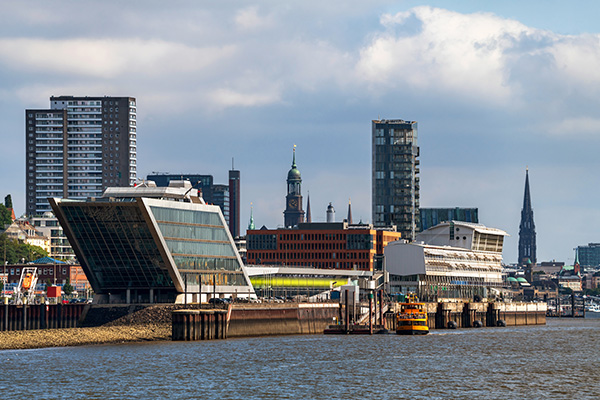 Dockland und Michel - Hamburger Hafen Wandbild auf Leinwand, Acrylglas, Akustikbild oder als Poster