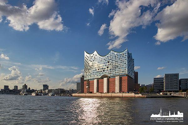 Hamburg Elbphilharmonie bei Sonnenuntergang - Bild auf Leinwand, Acrylglas, Alu-Dibond 