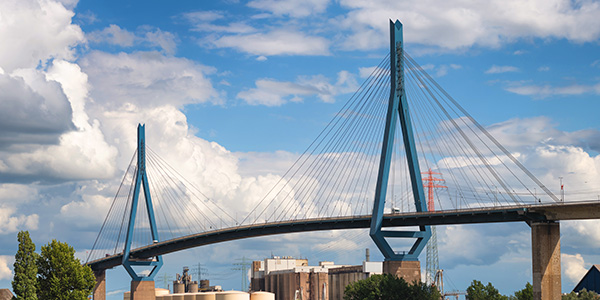 Blick auf die Köhlbrandbrücke - Hamburg Wandbild auf Leinwand, Acrylglas, Akustikbild oder als Poster