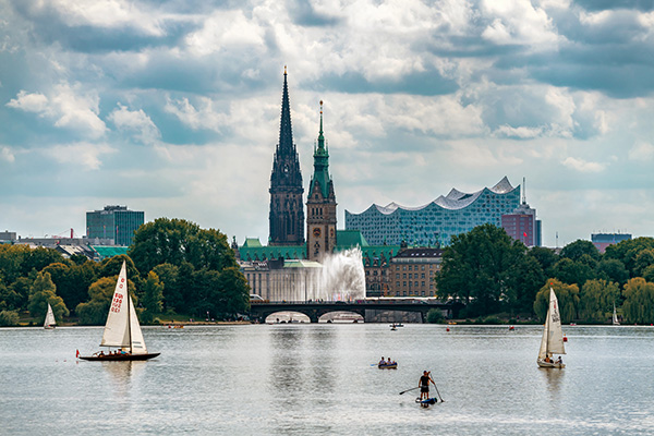 Blick über die Aussenalster - Hamburgbild auf Leinwand, Acrylglas oder als Poster