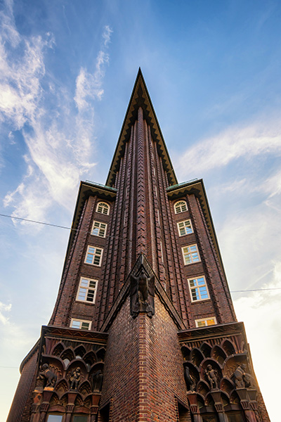 Blick auf das Chilehaus im Hamburger Kontorhausviertel - Hamburg Bild auf Leinwand, Acrylglas oder als Poster
