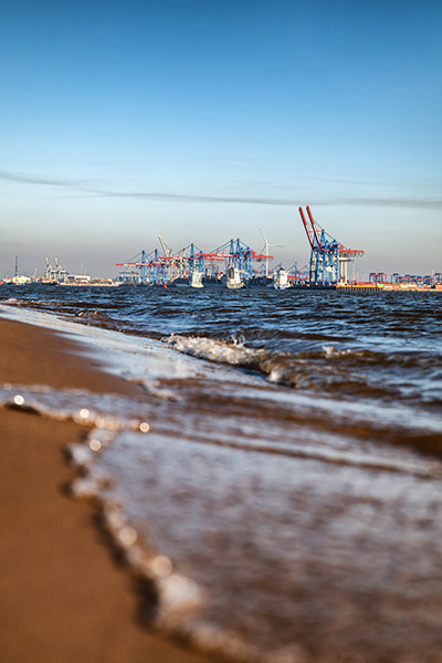 Elbbrise - Maritimes Hamburger Hafen Bild auf Leinwand, Acrylglas oder als Poster