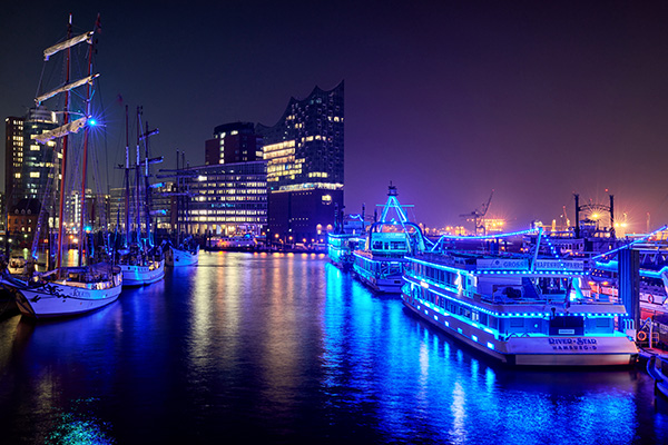 Hamburg Blue lights - Bild auf Leinwand