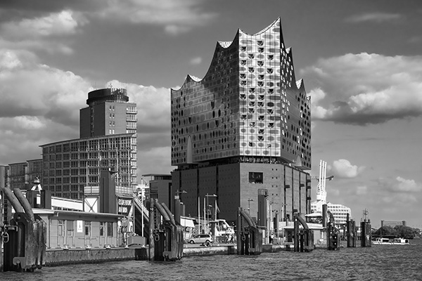 Hamburg in schwarzweiß - Blick auf die Elbphilharmonie - Bild auf Leinwand, Acrylglas, Alu-Dibond