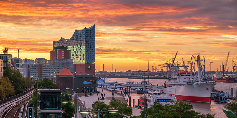 Sonnenaufgang hinter der Elbphilharmonie - Bild auf Leinwand, Acrylglas oder als Poster