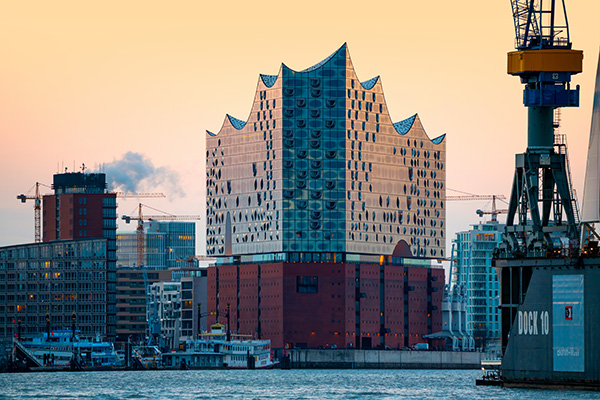 Elbphilharmonie und Dock 10 - Hamburg Collage im Vintage-Stil auf Leinwand, Acrylglas oder als Poster
