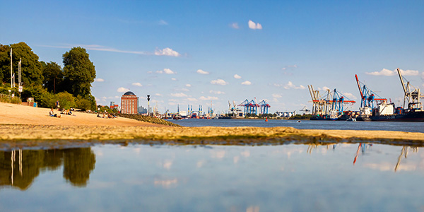 Am Elbstrand - Hamburg Wandbild auf Leinwand, Acrylglas, Akustikbild oder als Poster