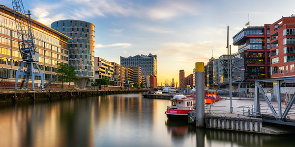 Abendlicht im Sandtorhafen - Hafencity Bild auf Leinwand, Acrylglas oder als Poster