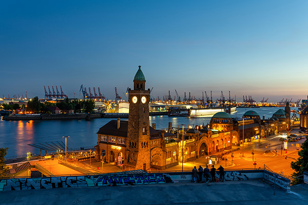 Hamburg Blick auf die Landungsbrücken bei Nacht - Bild auf Leinwand oder Acrylglas