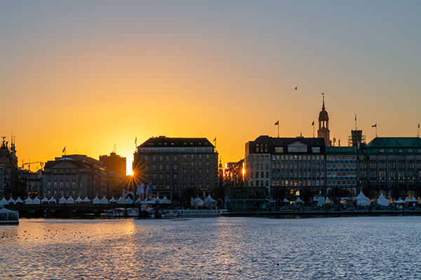 Abendlicht an der Binnenalster - Hamburger Hafen Bild auf Leinwand, Acrylglas oder als Poster