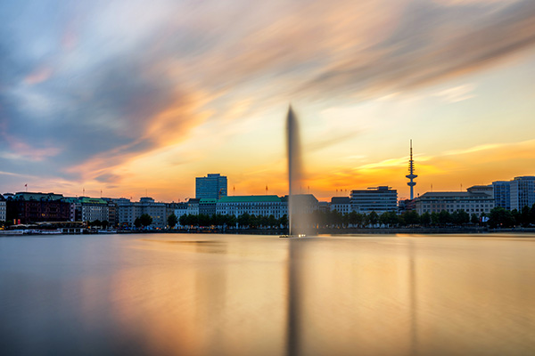 Binnenalster Abendrot - Abstraktes Hamburg Wandbild auf Leinwand, Acrylglas oder als Poster