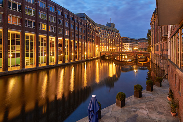 Hamburg Alsterfleet zur blauen Stunde - Romantisches Hamburg - Altstadt