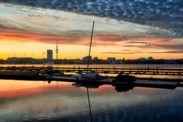Hamburg Alster Bootssteg bei Sonnenuntergang - Bild auf Leinwand, Acrylglas oder als Poster
