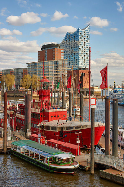 Elbphilharmonie und Feuerschiff - Bild auf Leinwand, Alu-Dibond oder Acrylglas 