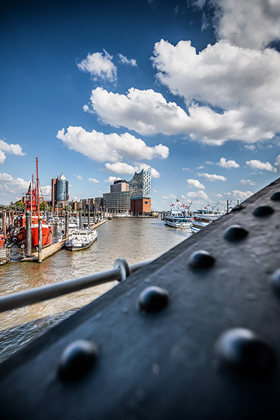 Blick auf die Elphi - Elbphilharmonie Bild auf Leinwand, Acrylglas, Akustikbild oder als Poster