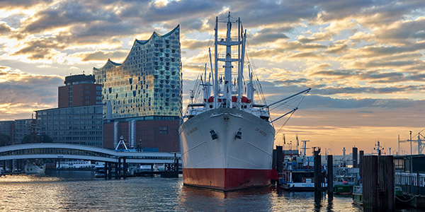 Hamburg Morgenstimmung an der Cap San Diego - Bild auf Leinwand, Acrylglas Poster