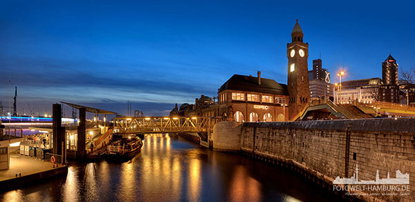 Hamburg Bild auf Leinwand - Blaue Stunde an den Landungsbrücken