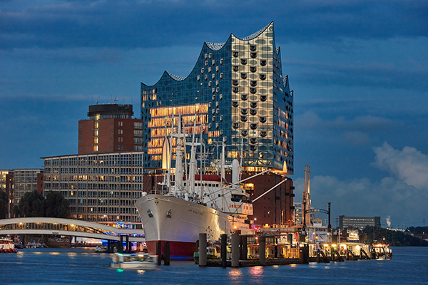 Elbphilharmonie und Cap San Diego bei Nacht - Bild auf Leinwand 