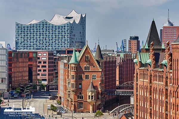 Elbphilharmonie und Speicherstadt - Bild auf Leinwand 