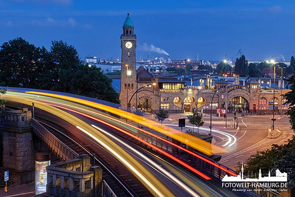 Hamburg Landungsbrücken Bild auf Leinand - U-Bahn Lichter