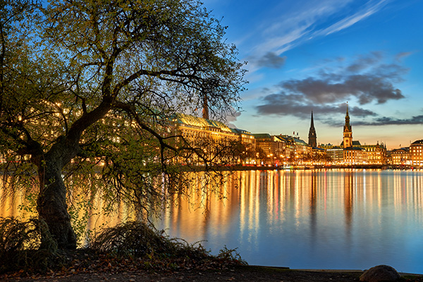Hamburg Blauer Abend an der Alster - Bild auf Leinwand oder Acrylglas
