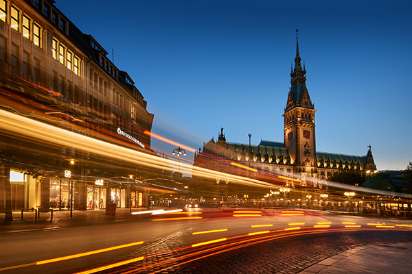 Hamburg Rathaus City Lights VI - Bild auf Leinwand, Acrylglasbild, Poster, Fotodrucke in Galeriequalität 