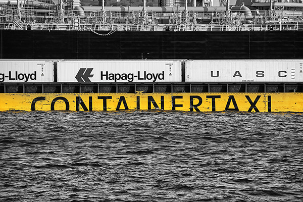 Containertaxi - Abstraktes Hamburg Wandbild auf Leinwand, Acrylglas oder als Poster