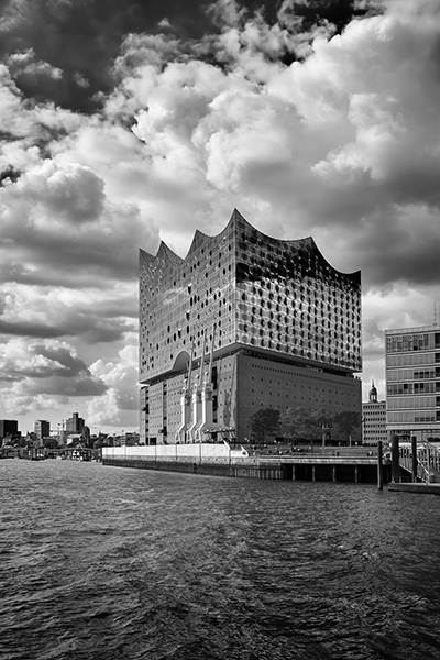 Hamburg Elbphilharmonie in schwarzweiß - Bild auf Leinwand