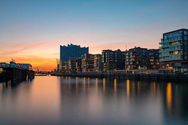 Hamburg Abendrot in der Hafencity - Bild auf Leinwand oder Acrylglas