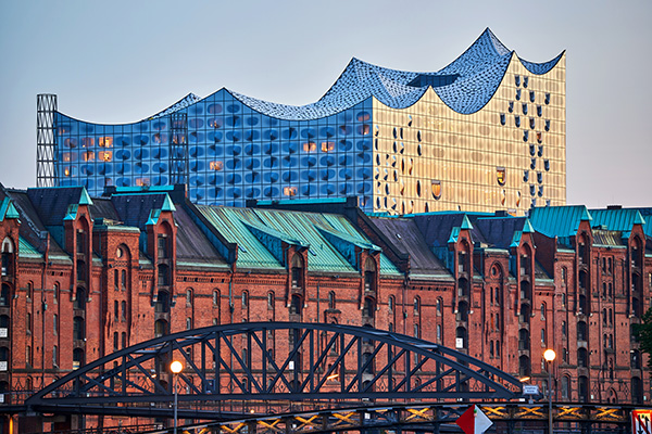 Hamburg Elbphilharmonie und Speicherstadt - Bild auf Leinwand