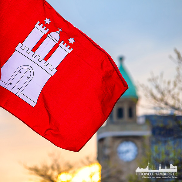 Hamburg Bild auf Leinwand - Hamburg Flagge und Pegelturm