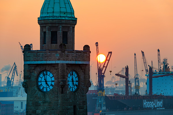Sonnenuntergang hinter dem Pegelturm II - Wandbild vom Hamburger Hafen auf Leinwand, Acrylglas oder als Poster