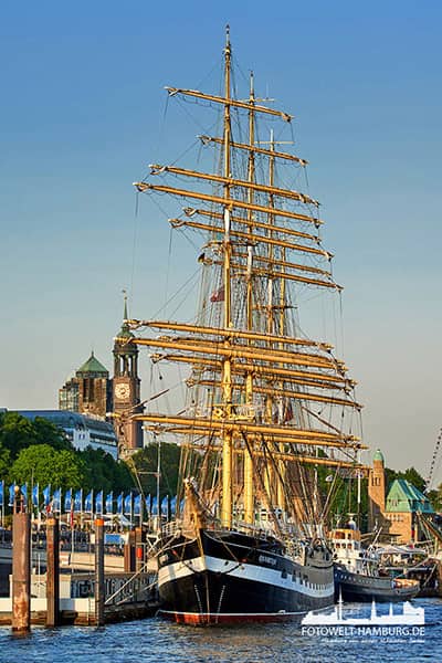 Hamburger Hafengeburtstag - Segelschulschiff Kruzenshtern - Bild auf Leinwand 