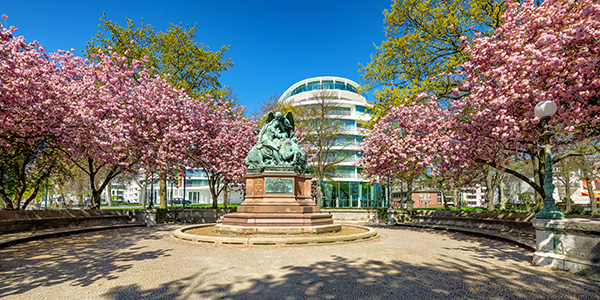 Hamburg Kriegerdenkmal an der Aussenalster - Bild auf Leinwand oder Acrylglas