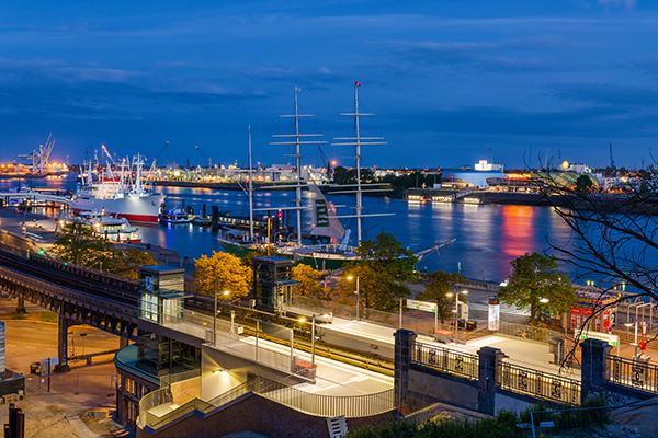 Hamburg Rickmer Rickmers und Cap San Diego bei Nacht - Bild auf Leinwand oder Acrylglas