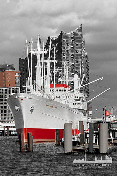 hamburg-leinwand-cap-san-diego-und-elbphilharmonie-rot-weiss - Bild auf Leinwand